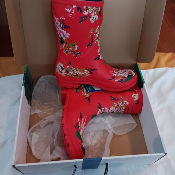 JOULES Molly Welly Mid-Height Red Floral Rubber Rain Boots - Picture 3 of 6